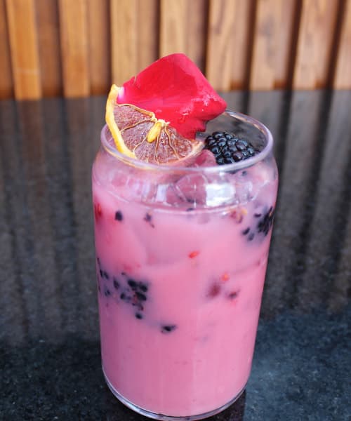 Calpico con frutos rojos